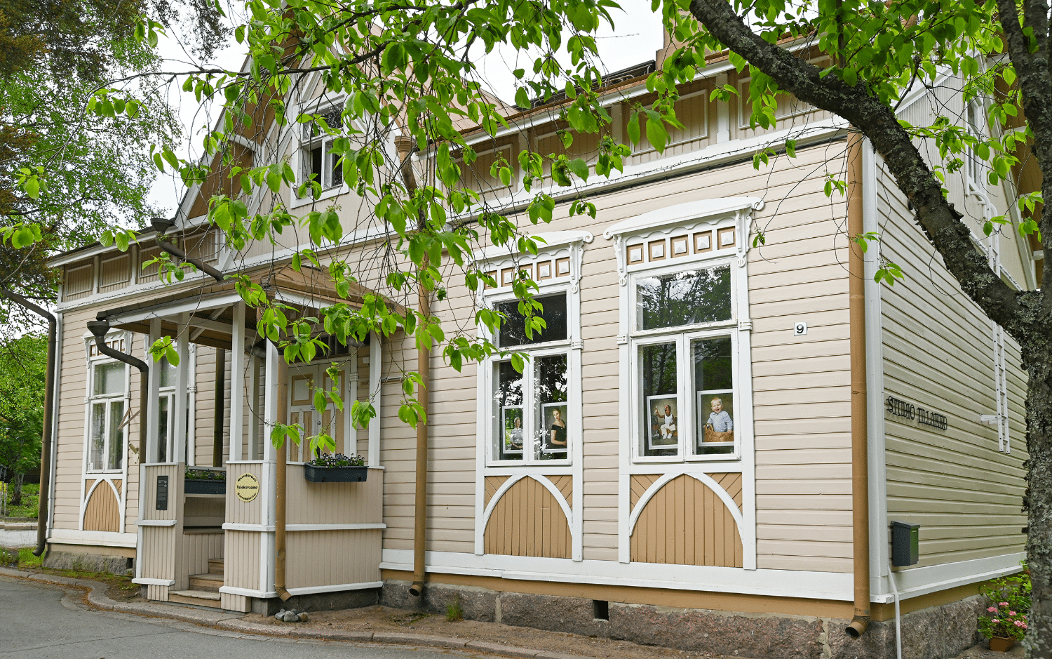 Studio-Ullakko-Kouvola-valokuvaamo-valokuvaaja